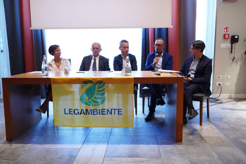 La conferenza con Legambiente e CONOU nello stabilimento Montieco